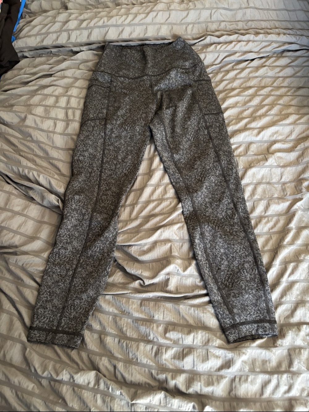 90 Degree By Reflex Black and Gray Patterned Active Leggings